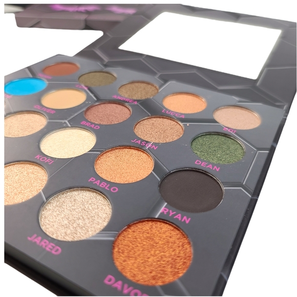 Barbarella Eyeshadow Palette by BeeBeauty London - Picture 13 of 17